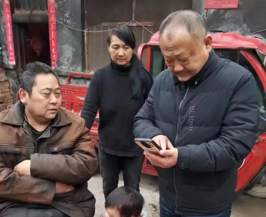 县文旅融合发展服务中心帮扶队员到屯子镇裴庄村开展帮扶,入户宣讲