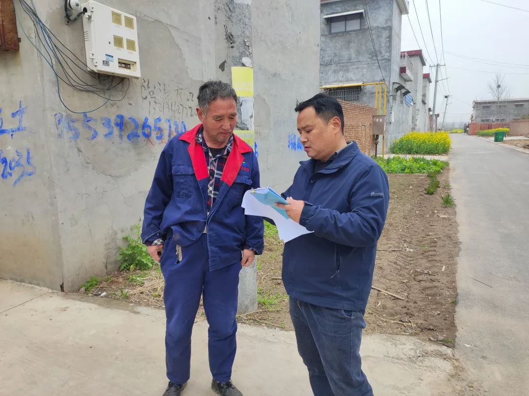 县机关事务中心帮扶责任人到北陈庄村帮扶对象家入户排查务工情况