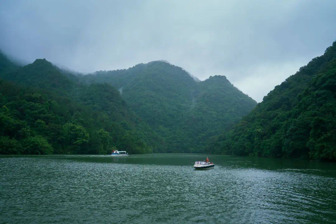 三百山东风湖图片