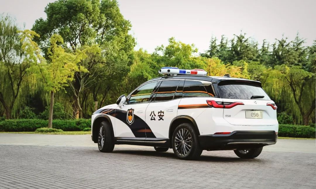 当公安用三菱3000gt,悍马h1做警车,犯罪分子还逃得掉?