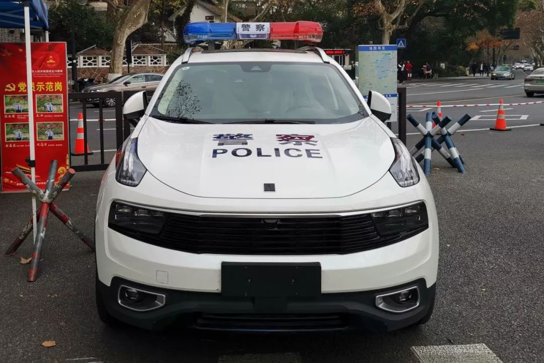 当公安用三菱3000gt,悍马h1做警车,犯罪分子还逃得掉?