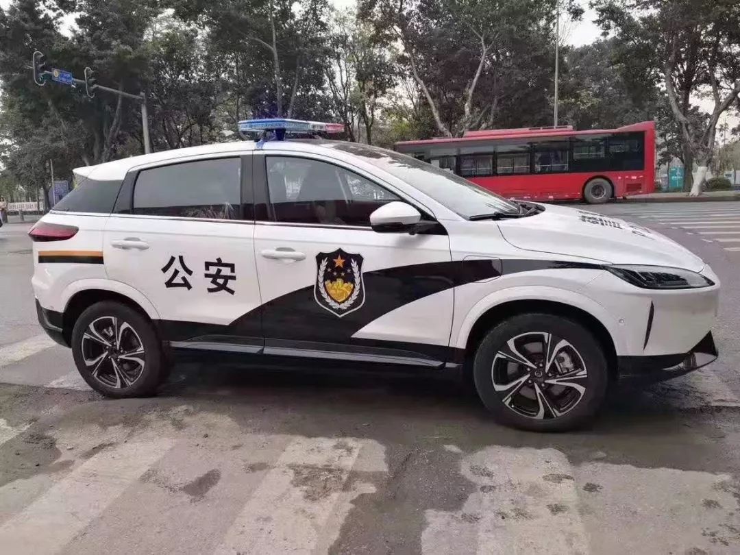 当公安用三菱3000gt,悍马h1做警车,犯罪分子还逃得掉?