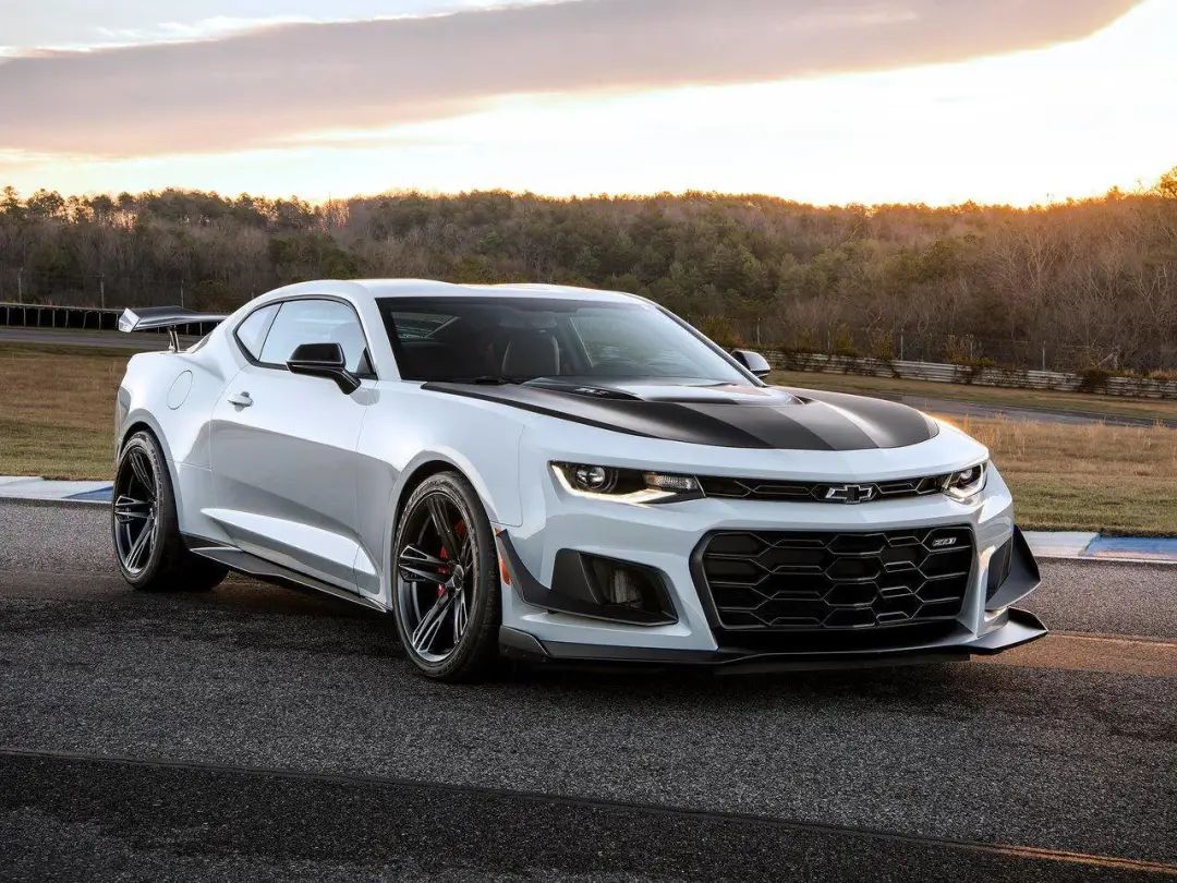 加速比s3还快的美系豪华性能车,试驾过的媒体是这样评价它的.