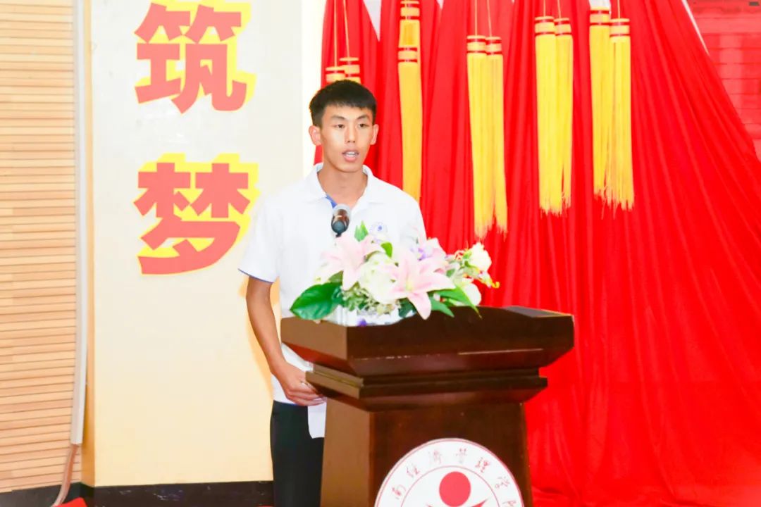 云南经济管理学院举行庆祝中国共产党成立100周年表彰大会暨新党员宣誓活动 第 14 张