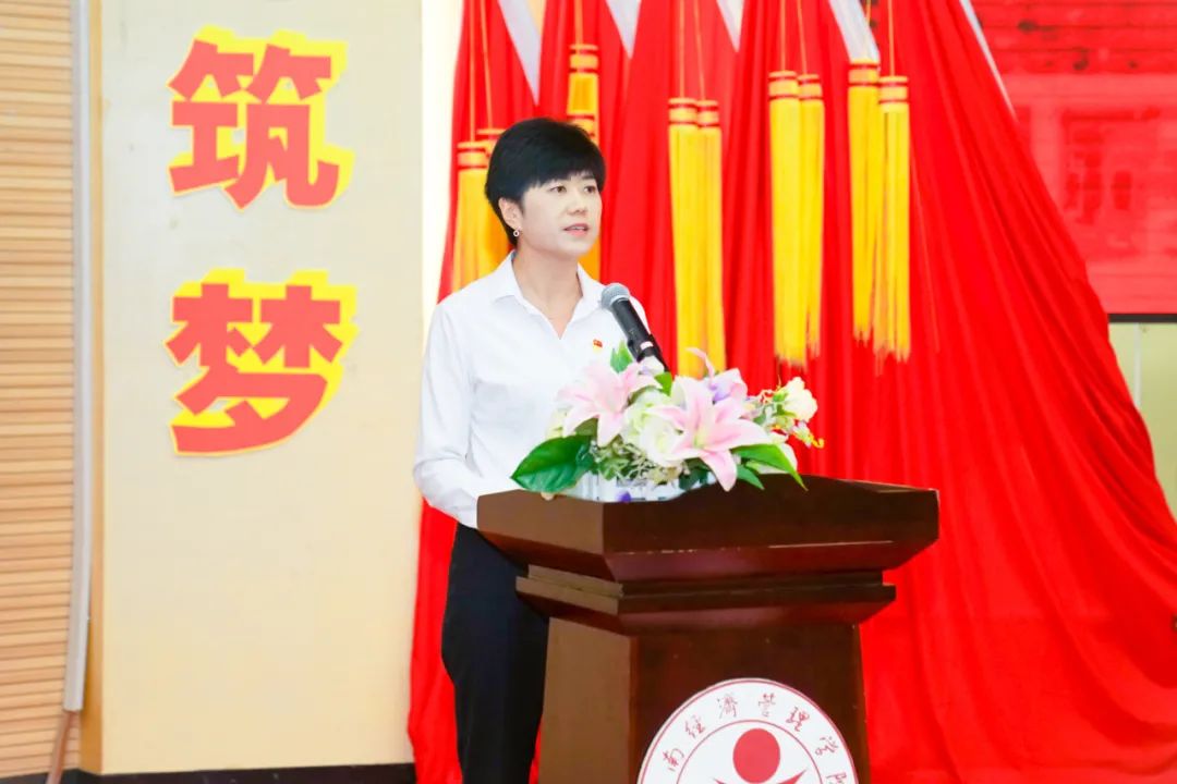 云南经济管理学院举行庆祝中国共产党成立100周年表彰大会暨新党员宣誓活动 第 33 张