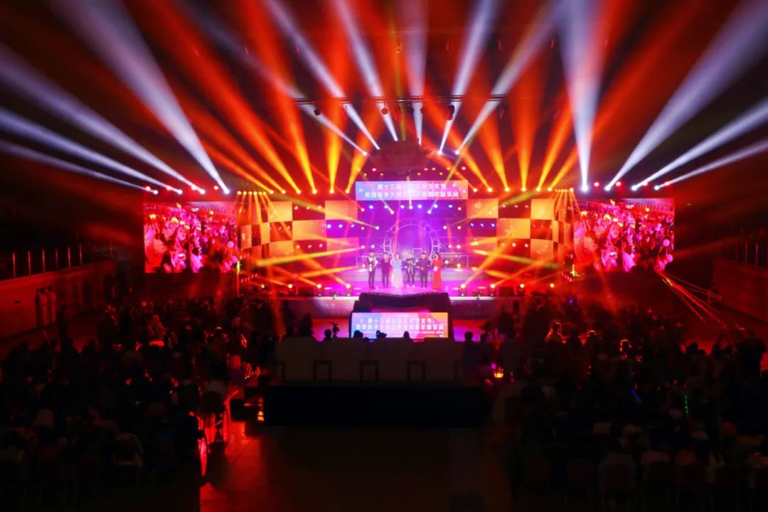 第十三届校园文化艺术节校园歌手大赛总决赛 暨新年音乐会 在安宁校区