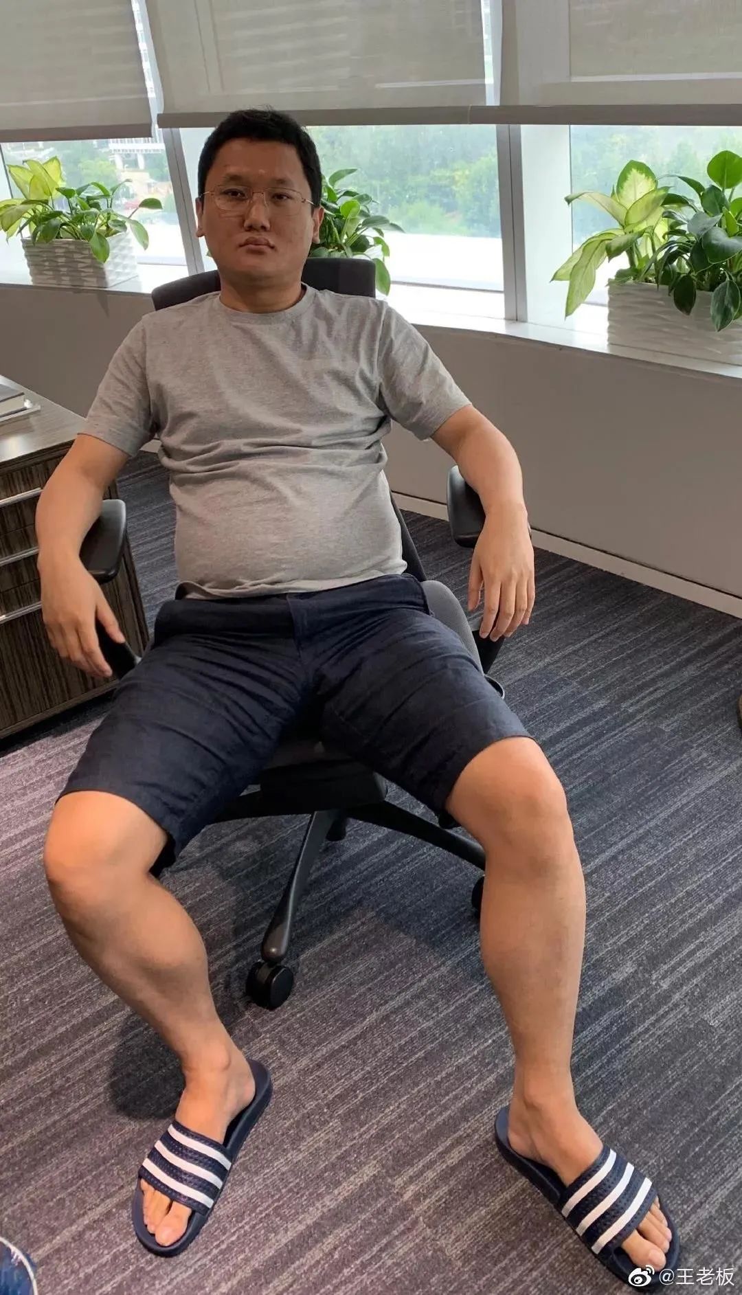上海网红餐厅最尴尬的一幕流出:爱装逼的人,终于被狠狠打脸了3 上海网红餐厅最尴尬的一幕流出:爱装逼的人,终于被狠狠打脸了3