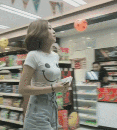 清纯女大学生深夜研究“某液体”的吃法?!原来这才是猎奇的玩法啊……12 清纯女大学生深夜研究“某液体”的吃法?!原来这才是猎奇的玩法啊……12