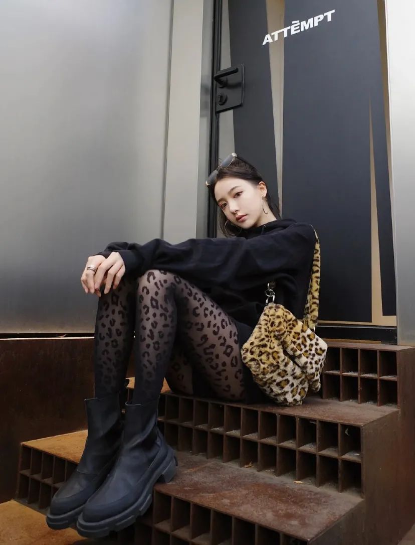 这年头都流行穿黑丝了吗?杨幂、Jennie、华莎的黑丝诱惑,我真的可以!39 这年头都流行穿黑丝了吗?杨幂、Jennie、华莎的黑丝诱惑,我真的可以!39
