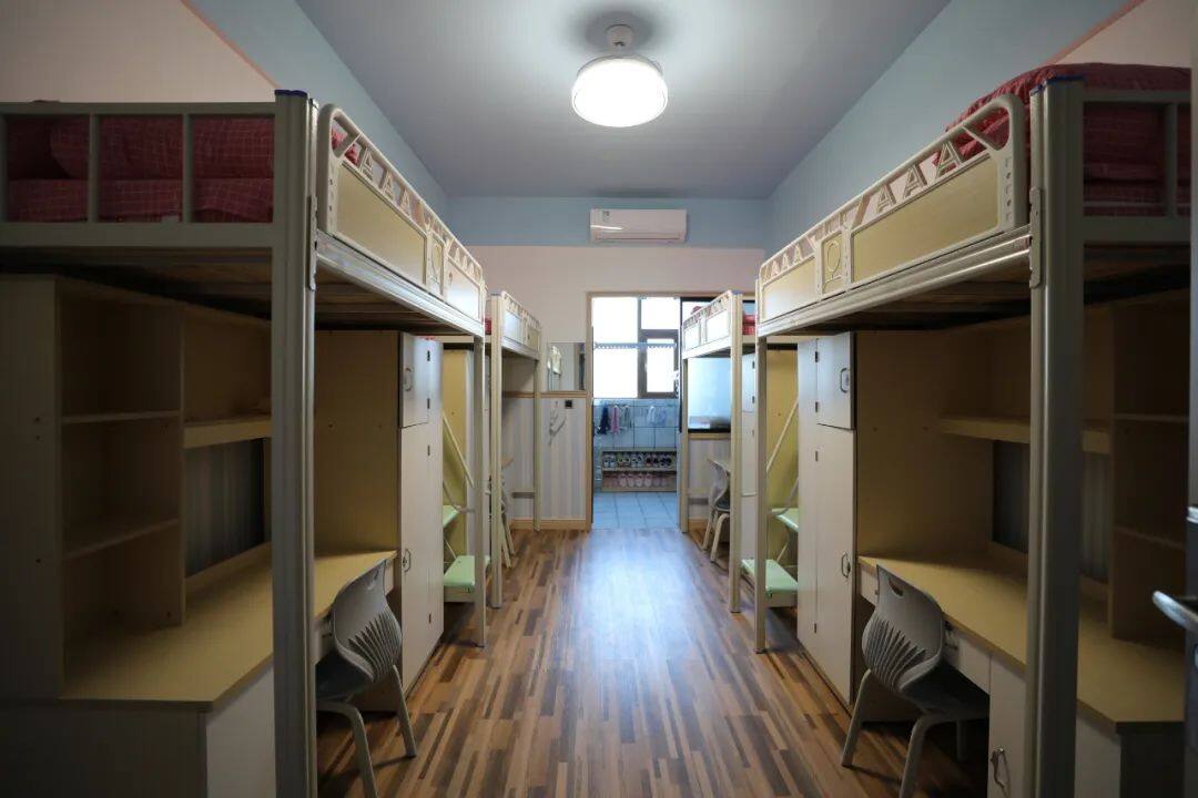 新华世纪中学宿舍照片图片
