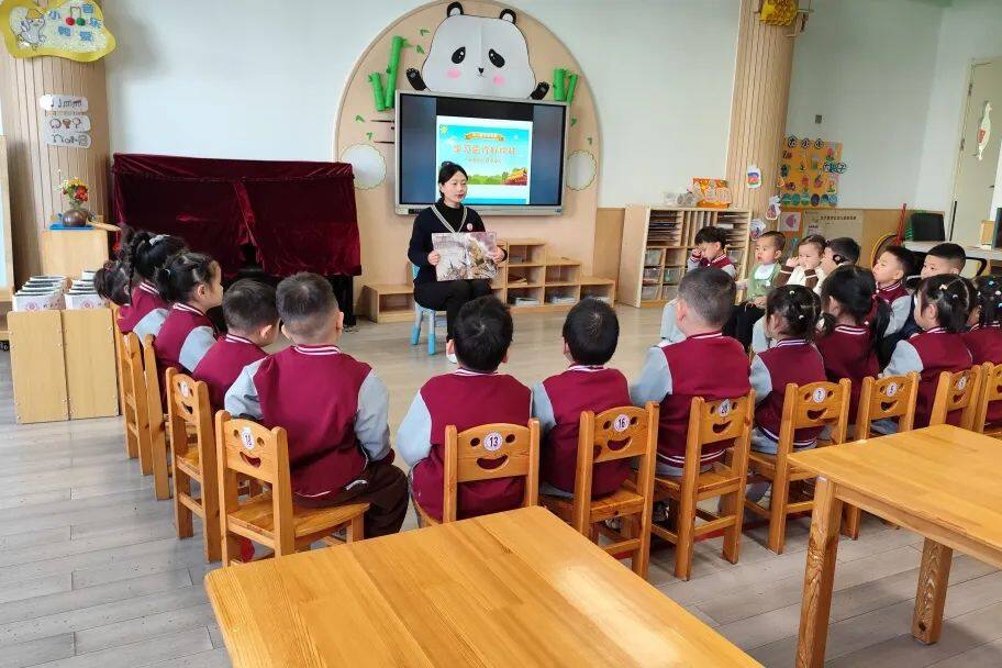 三月春风暖童心，雷锋精神“幼”传承——北大新世纪幼儿园学雷锋主题教育活动