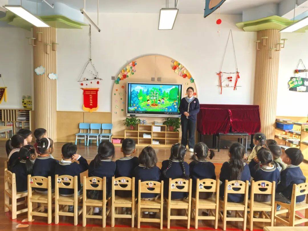 “植”此绿，“趣”探春——北大新世纪幼儿园植树节活动