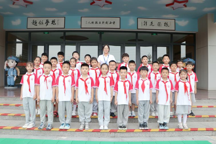 小学教师风采||用智慧与爱引领成长
