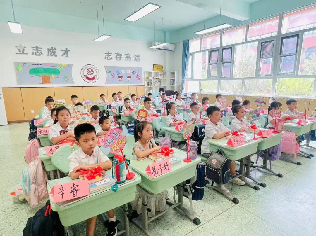 小学教师风采||用智慧与爱引领成长