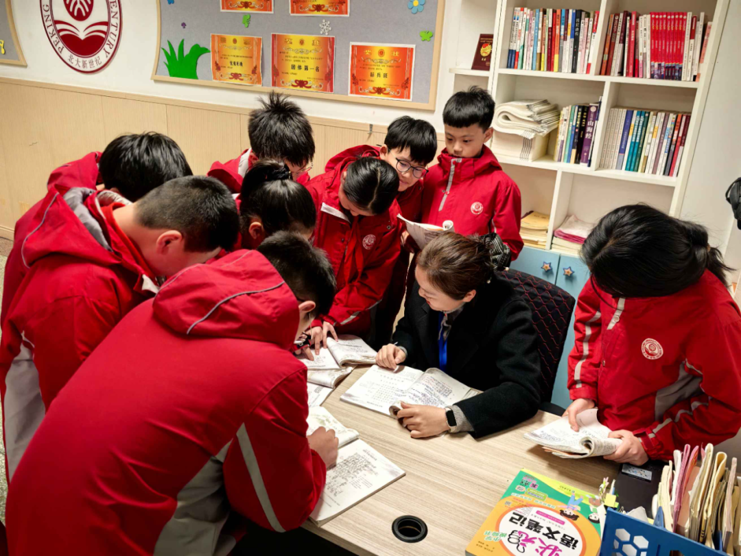 小学教师风采||用智慧与爱引领成长