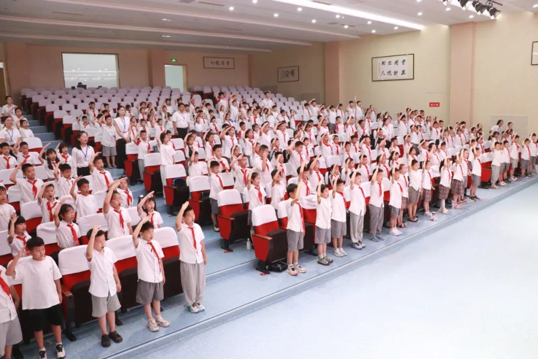 “总结过往，展望未来”——北大新世纪邹城实验学校小学部期末表彰大会